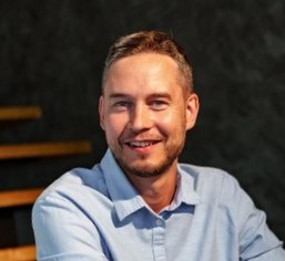 Chandler - success story about Ireland girl for marriage